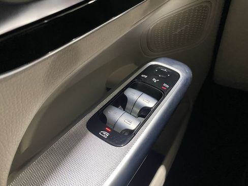 Certified 2023 Mercedes-Benz GLC 300 image 9