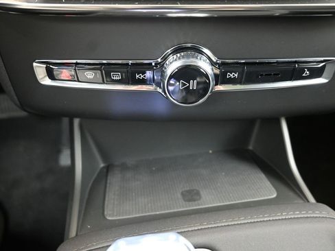 New 2026 Volvo XC90 B6 Plus w/ Protection Package Premier image 34