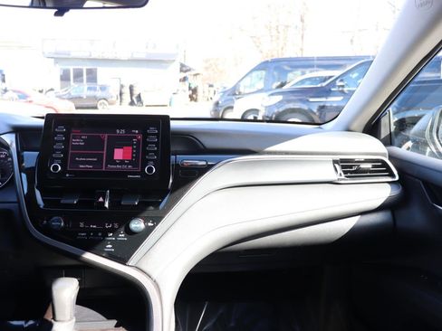 Used 2024 Toyota Camry SE image 18
