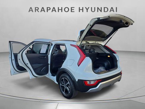 Used 2023 Kia Niro EX image 5
