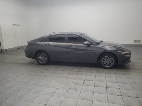 Used 2024 Hyundai Elantra SEL FWD image 11