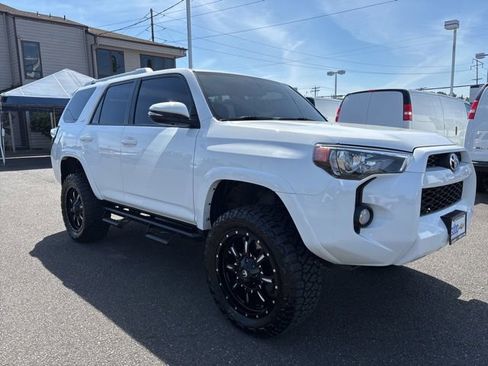 Used 2018 Toyota 4Runner SR5 Premium w/ Wilderness Package AWD/4WD image 7