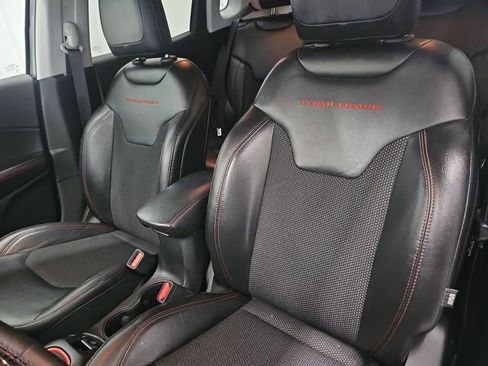 Used 2019 Jeep Compass Trailhawk image 37