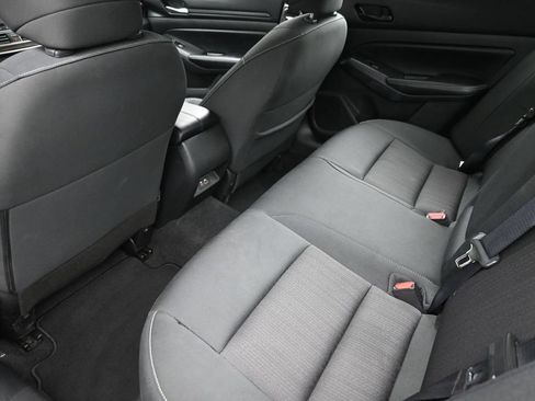 Used 2024 Nissan Altima 2.5 SV FWD image 12