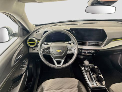 Used 2025 Chevrolet Trax LT w/ Driver Confidence Package FWD image 23