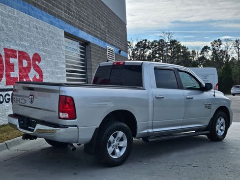 Used 2019 RAM 1500 Classic SLT w/ Luxury Group image 7