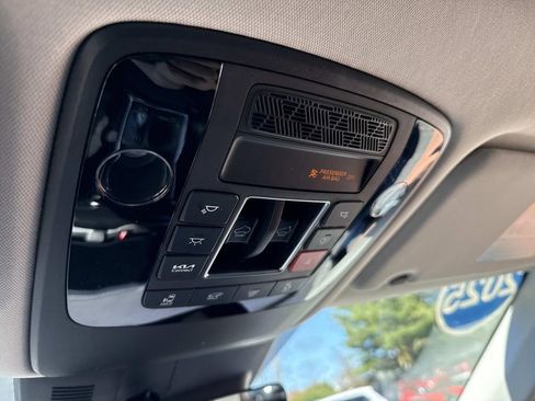 Used 2025 Kia Carnival SX Prestige FWD image 28