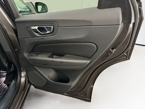 Used 2023 Volvo XC60 B5 Plus w/ Climate Package image 33