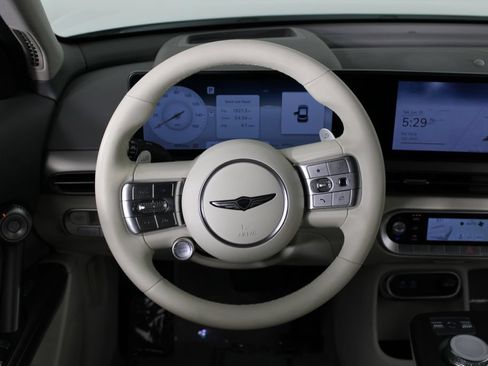 Used 2025 Genesis GV60 RWD image 19