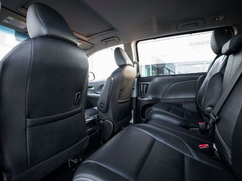 Used 2016 Toyota Sienna SE image 30