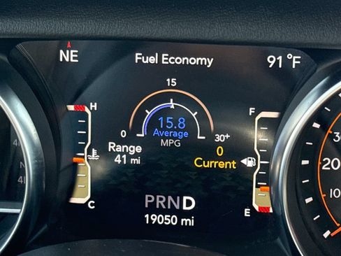 Used 2022 Jeep Wrangler Unlimited Sahara w/ LED Lighting Group AWD/4WD image 30