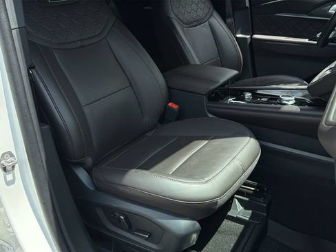 Used 2025 Ford Explorer Platinum w/ Ultimate Package AWD/4WD image 36