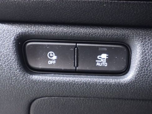 Used 2022 Kia Niro EX Premium w/ Cold Weather Package FWD image 11
