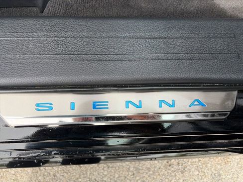 Used 2025 Toyota Sienna Platinum AWD/4WD image 17