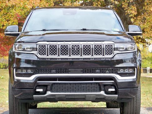 Used 2022 Jeep Grand Wagoneer Series III w/ Rear Seat Video Group 1 AWD/4WD image 10