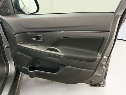 Used 2025 Mitsubishi Outlander Sport LE AWD/4WD image 32