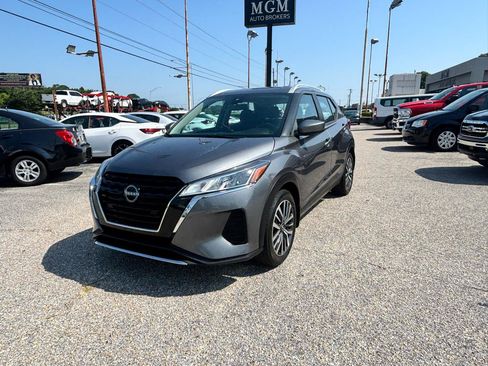 Used 2023 Nissan Kicks SV FWD image 9