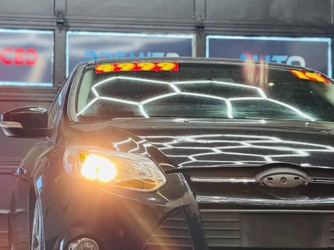 Used 2014 Ford Focus SE w/ Equipment Group 201A image 3