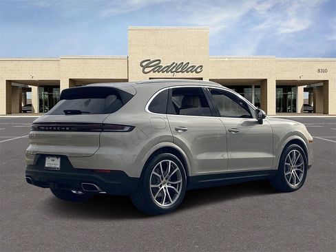 Used 2024 Porsche Cayenne image 5