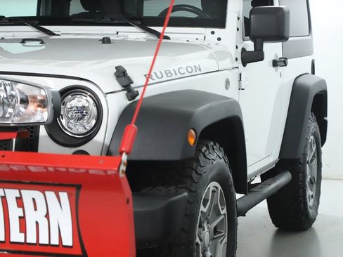 Used 2017 Jeep Wrangler Rubicon w/ Connectivity Group AWD/4WD image 5