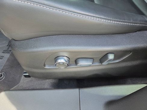 Used 2025 Cadillac XT4 Premium Luxury FWD image 5