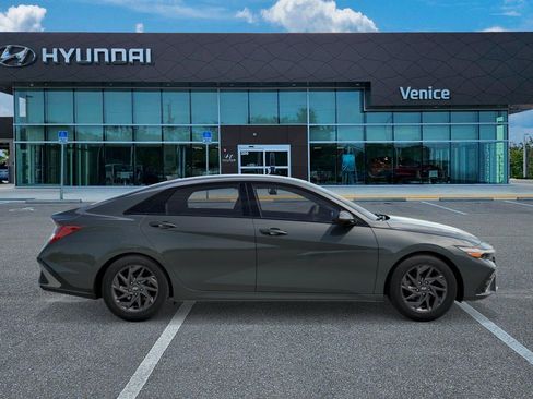 New 2026 Hyundai Elantra Hybrid FWD image 7