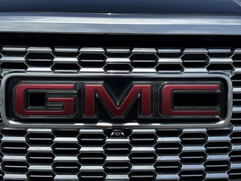 Used 2021 GMC Yukon XL Denali w/ Denali Premium Package AWD/4WD image 32