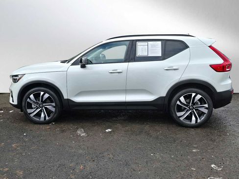 Certified 2024 Volvo XC40 B5 Ultimate w/ Climate Package image 14