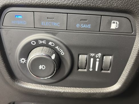 Used 2023 Jeep Grand Cherokee 4WD 4xe w/ Luxury Tech Group II image 44