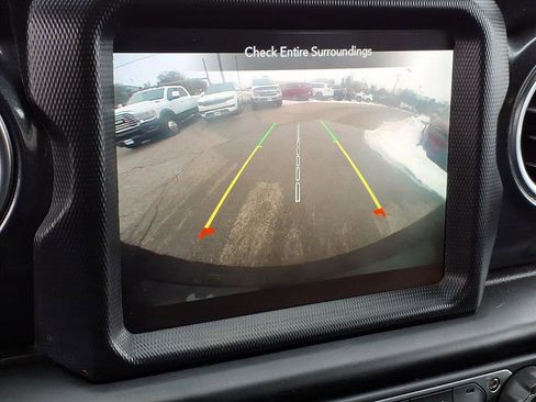 Used 2022 Jeep Wrangler Unlimited Sahara image 24