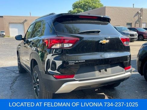 Used 2023 Chevrolet TrailBlazer LT w/ Convenience Package AWD/4WD image 2