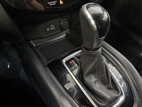 Used 2018 Nissan Rogue SV AWD/4WD image 44