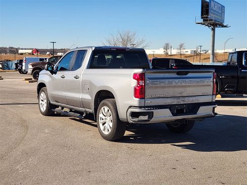 Used 2024 Chevrolet Silverado 1500 Custom image 3