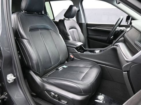 Used 2022 Jeep Grand Cherokee Limited image 49