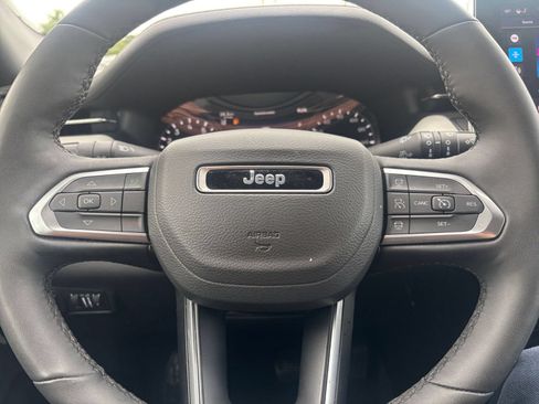 Used 2025 Jeep Compass Limited AWD/4WD image 29