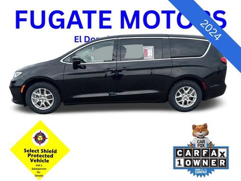Used 2024 Chrysler Pacifica Touring-L FWD image 2
