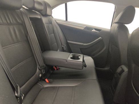 Used 2017 Volkswagen Jetta SE FWD image 19