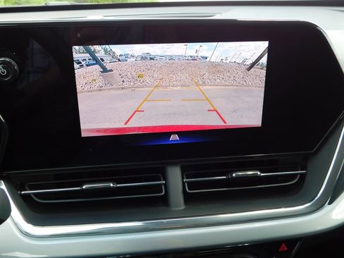 Used 2025 Chevrolet Trax LT w/ LT Convenience Package FWD image 33