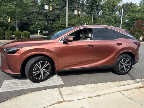 Used 2024 Lexus RX 350 Premium w/ Accessory Package (Z1) AWD/4WD image 4
