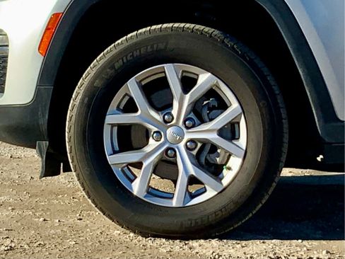 Used 2023 Jeep Grand Cherokee Limited image 14