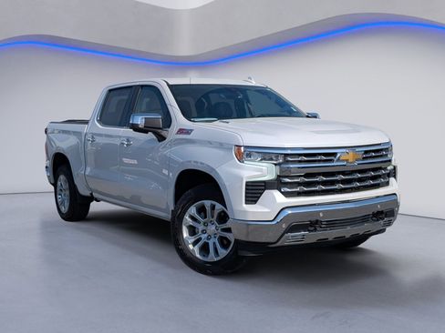 Used 2022 Chevrolet Silverado 1500 LTZ AWD/4WD image 3