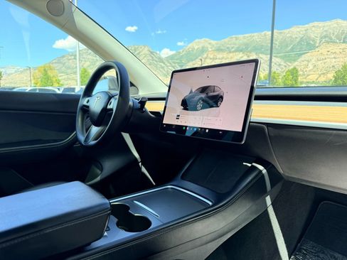 Used 2022 Tesla Model Y Long Range AWD/4WD image 11