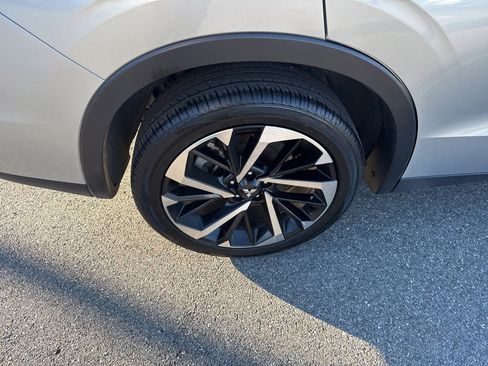 Used 2024 Mitsubishi Outlander SE image 11