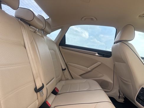 Used 2017 Volkswagen Passat 1.8T SE image 32