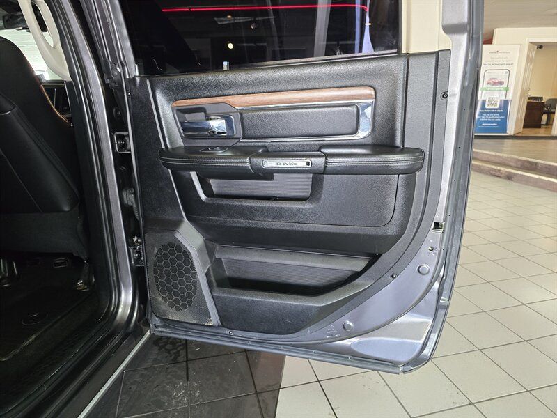 Used 2015 RAM 1500 Laramie w/ Convenience Group AWD/4WD image 16