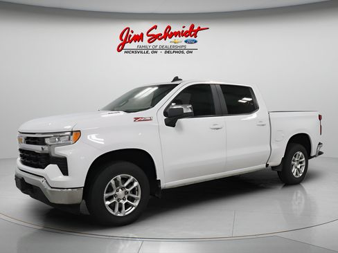 Used 2023 Chevrolet Silverado 1500 LT w/ Z71 Off-Road Package AWD/4WD image 2