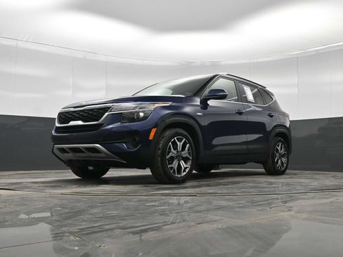 Used 2021 Kia Seltos EX image 32