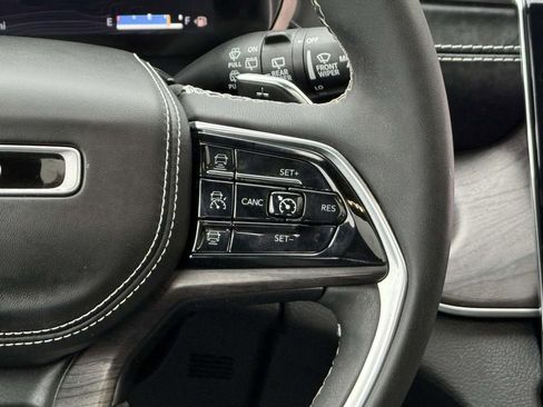 Used 2023 Jeep Grand Cherokee L Overland w/ Luxury Tech Group IV image 22