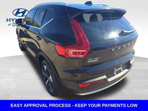 Used 2024 Volvo XC40 B5 Plus image 3