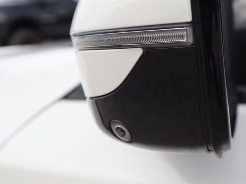 Used 2020 BMW 740i w/ M Sport Package RWD image 10